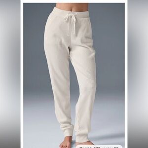 Alo Yoga Muse Sweatpant